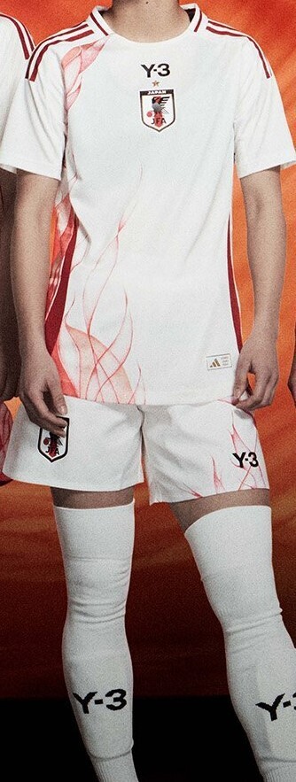 202406パリ五輪前、日本代表新ユニY3白桃アウェイ女子.jpg